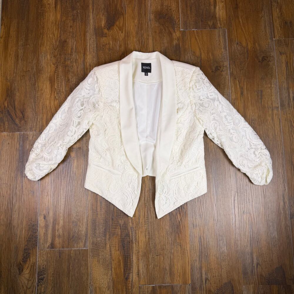 XOXO Ivory open front blazer 3/4 lace sleeve structured label asymmetrical hem